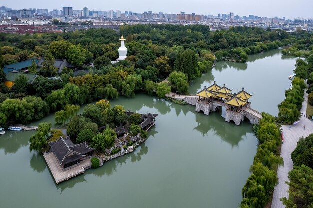 Photographie aérienne du paysage de jardin chinois à Yangzhou