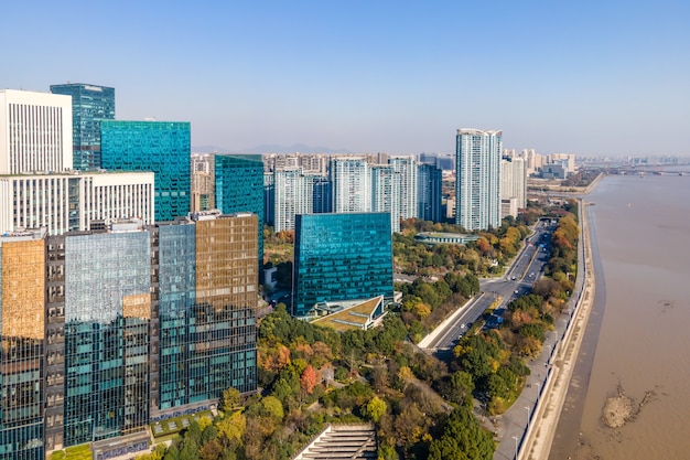 Photographie aérienne de la ligne d'horizon du paysage architectural urbain moderne à Hangzhou, Chine