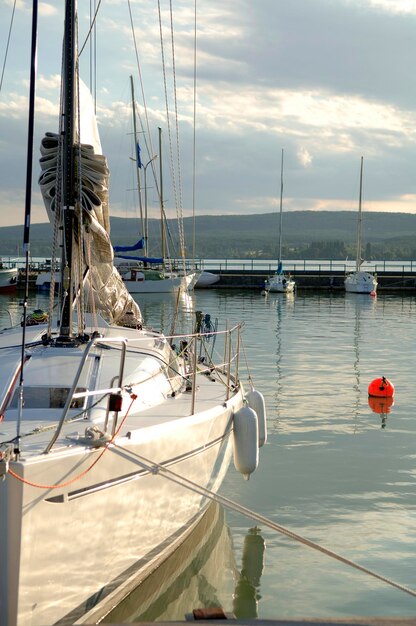 Photographie d'un beau paysage marin sur fond de ciel