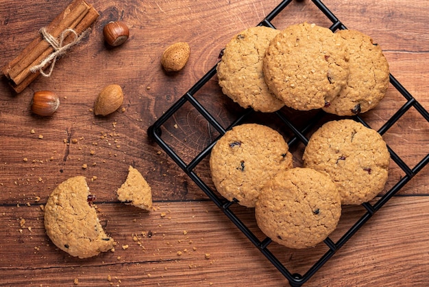 Photographie culinaire de biscuits à l'avoine avec des noix