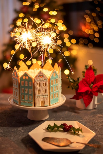 Photographie de gâteau de Noël Nouvel an saupoudrer de pain d'épice glaçage flamme traditionnelle