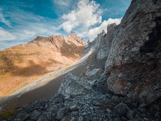 Photographie d'une journée de trekking profitant de la nature et des montagnes dans les Pyrénées d'Aragon, Espagne