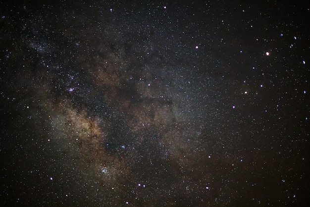 Photographie longue exposition de la galaxie de la voie lactée avec grainxD
