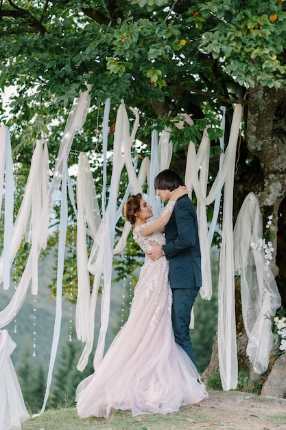 Photographie de mariage dans les Carpates.