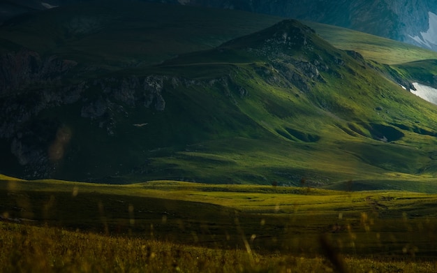 Photographie de la montagne Oshten. Vue dramatique