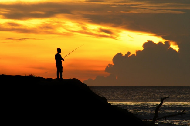 Photographie de silhouette et coucher de soleil