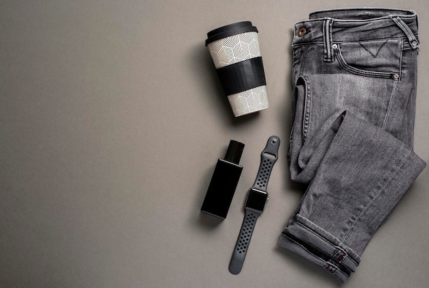 Photographie de trucs pour hommes montre bracelet jeans