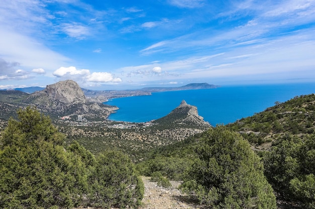 Photos de nature sur le sentier Golitsyn Paysages de la mer Noire et des montagnes de Crimée dans la verdure Crimée