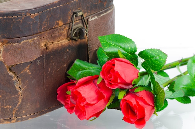 Photos de roses rouges pour la Saint-Valentin, isolé sur blanc