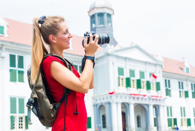 Photo photos de touristes en visite à jakarta, indonésie