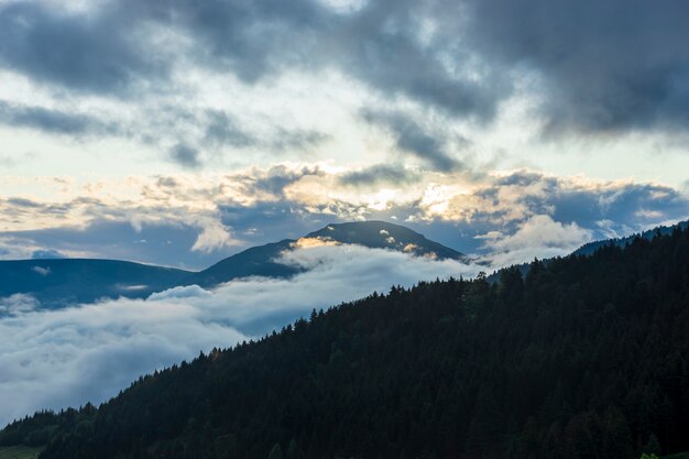 Photos de village étonnantes et paysages de montagne. Savsat, Artvin - Turquie