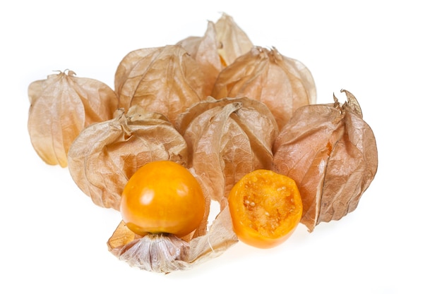 Physalis sur une surface blanche