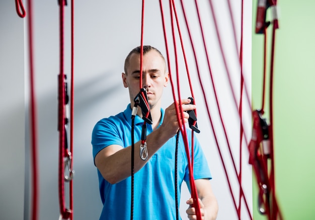 Physiothérapie. Thérapie D'entraînement En Suspension. Jeune, Faire, Fitness, Traction