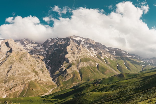 Pic nuageux des montagnes turques