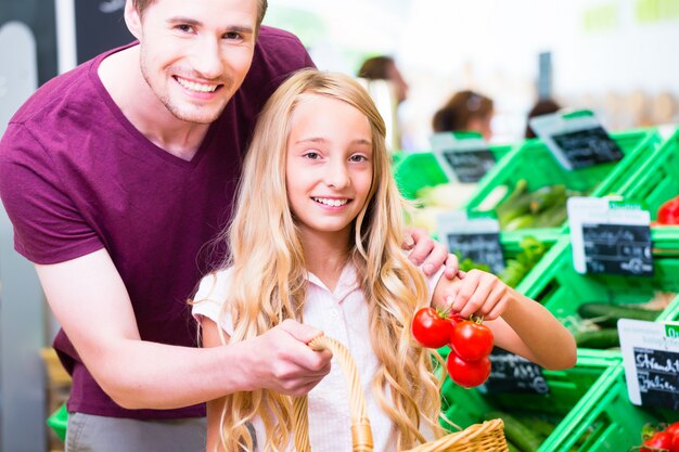 Épicerie familiale dans un magasin du coin