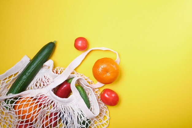 Épicerie en sacs écologiques