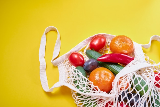 Épicerie en sacs écologiques