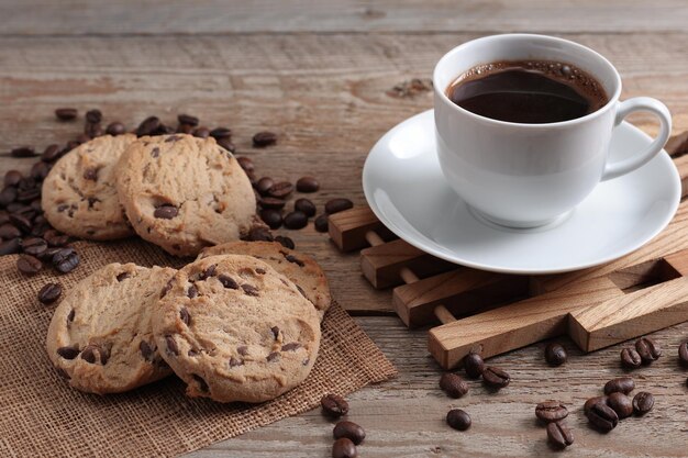 Épices de biscuits et tasse de café