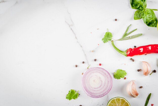 Épices et herbes pour le dîner