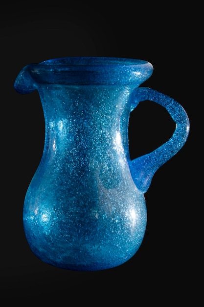 Pichet décoratif en verre bleu ancien