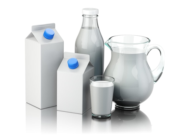 Pichet en verre de lait bouteille en verre et cartons avec du lait isolé sur blanc