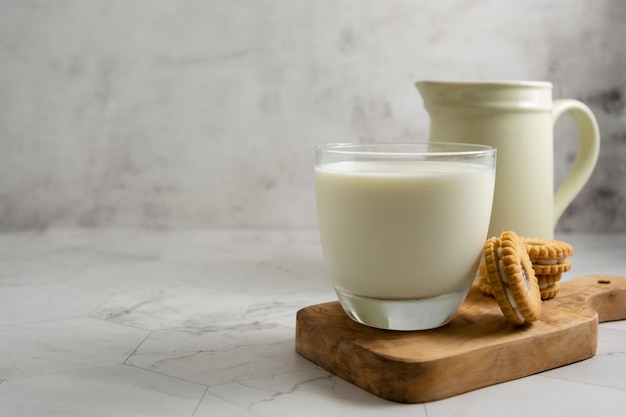 Pichet et verre de lait