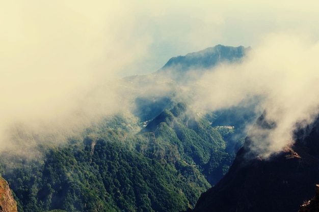 Pico Ruivo et Pico do Areeiro pics de montagne à Madère, Portugal