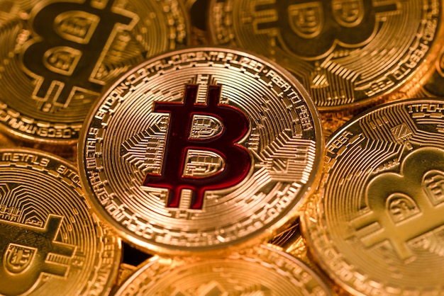 Photo pièce d'or bitcoin.