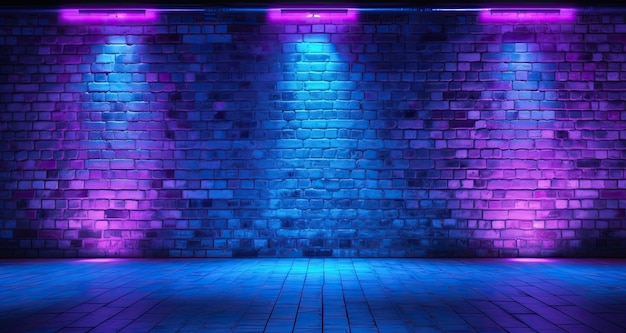 Une pièce sombre avec une lumière violette sur le mur et un mur de briques avec une lumière dessus.