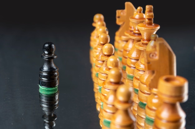 Pièces d'échecs montées sur une surface noire !!!