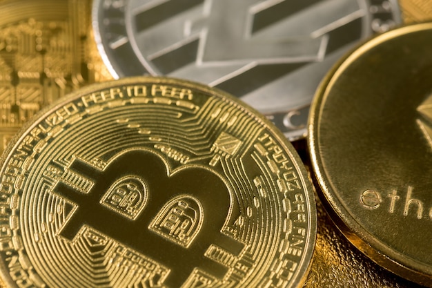 Pièces d'or de crypto-monnaie - Bitcoin, Ethereum, Litecoin