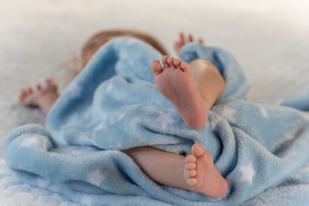 Pieds de bébé nouveau-né