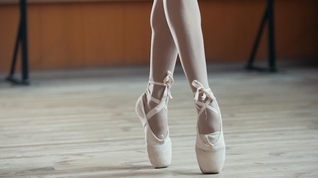 Pieds de danseur de ballet, vue rapprochée