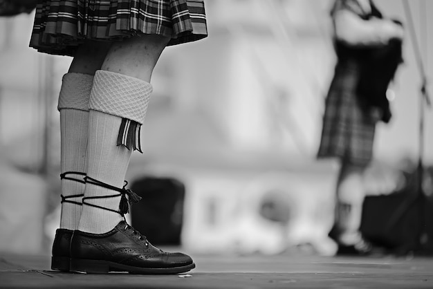 pieds en jupes écossaises, l'Orchestre national écossais joue le jour de Saint Patrick, costumes de fête pour hommes