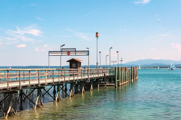 Pier sur le lac de Chiemsee en Bavière