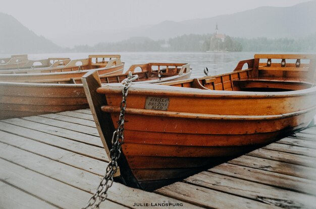 Photo pier sur le lac contre le ciel