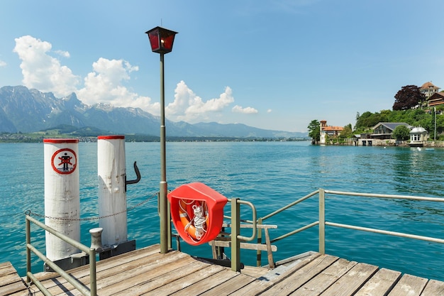 Pier sur le lac de Thoune Suisse