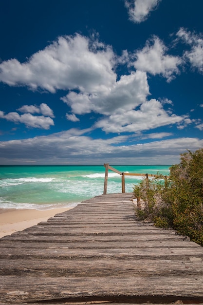 Photo pier sur la mer contre le ciel