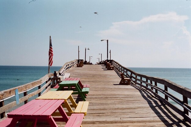 Photo pier sur la mer contre le ciel