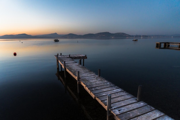 Photo pier sur la mer contre le ciel