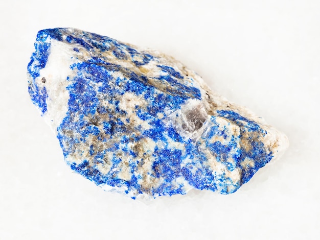 Pierre brute de Lazurite Lapis Lazuli sur blanc