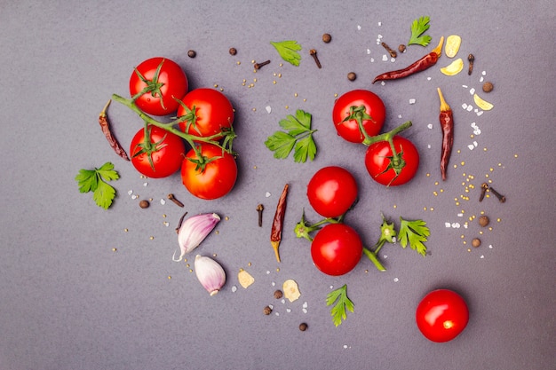 Pierre à cuire aux épices, herbes, tomates