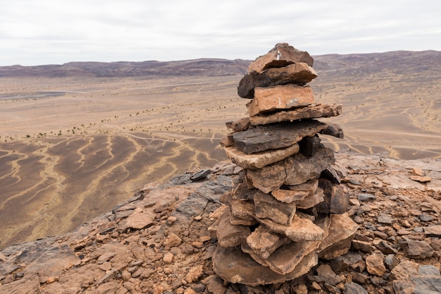 Pierre pile sur le sommet de la montagne