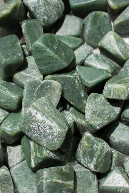 Pierre précieuse de jade comme roche minérale naturelle