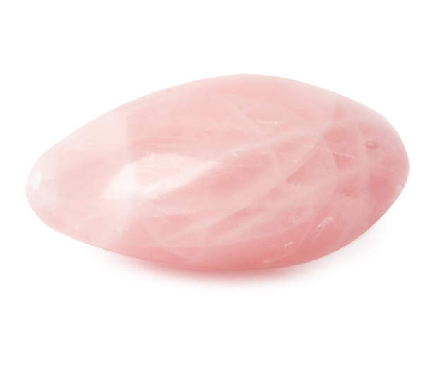 Pierre semi-précieuse naturelle minérale pierre précieuse de quartz rose isolé sur fond blanc Géologie