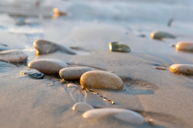 Pierres sur la plage et détente