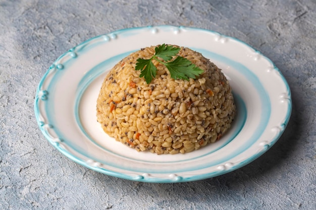 Pilaf de bulgur avec des graines de chia