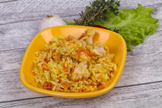 Pilaf traditionnel au poulet et carotte