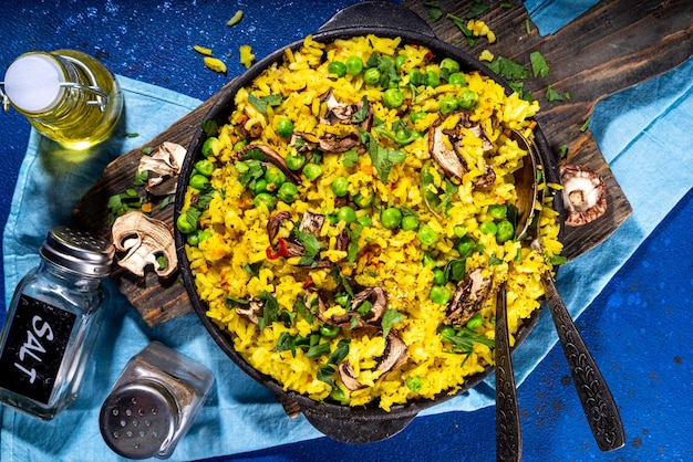 Pilaf végétarien avec des champignons