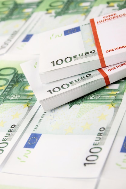 Pile de billets de 100 euros